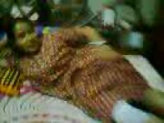 চর্মসার মাগি চোদা চুদি স্বর্ণকেশী কিশোর চোর জেল এড়াতে একজন পুলিশকে যৌনসঙ্গম করছে